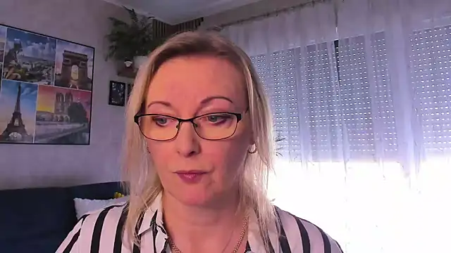 vanessa chat online show from 04/15/26, 01:18