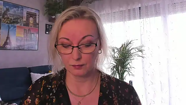 vanessa chat online show from 04/19/26, 01:21