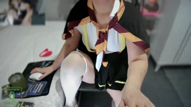 Snapshot of bisexyelizz chatting on 12/13/25, 07:53 bisexyelizz online show from 12/13/25, 07:53