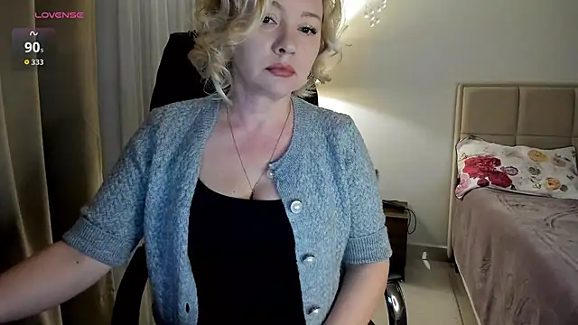 Snapshot of Colette__1977 chatting on 03/14/26, 05:51 Colette 1977 online show from 03/14/26, 05:51