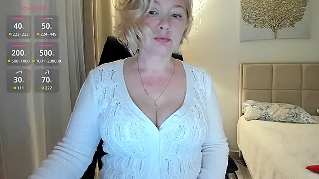 Snapshot of Colette__1977 chatting on 04/17/26, 08:23 Colette 1977 online show from 04/17/26, 08:23