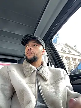 Snapshot of Lionayowe chatting on 11/18/25, 11:36 Lionayowe online show from 11/18/25, 11:36