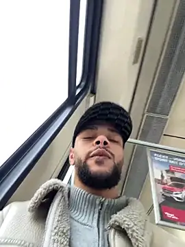 Snapshot of Lionayowe chatting on 03/06/26, 11:06 Lionayowe online show from 03/06/26, 11:06