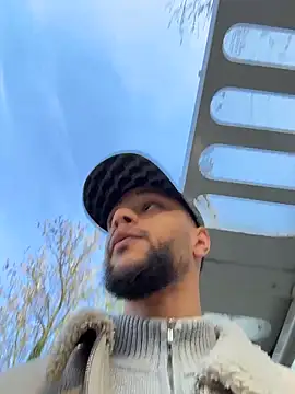 Snapshot of Lionayowe chatting on 04/15/26, 04:36 Lionayowe online show from 04/15/26, 04:36