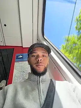 Snapshot of Lionayowe chatting on 04/29/26, 11:03 Lionayowe online show from 04/29/26, 11:03