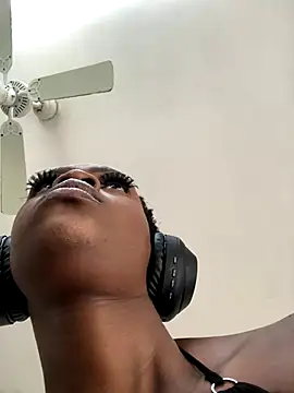 LuciousLips96 online show from 11/29/25, 09:01