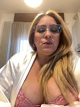 Snapshot of x_elena_x chatting on 02/11/25, 11:54 x elena x online show from 02/11/25, 11:54