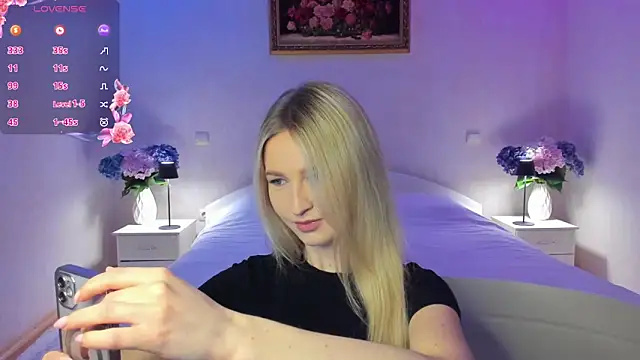 Snapshot of AnnaCarrera chatting on 04/13/26, 07:41 AnnaCarrera online show from 04/13/26, 07:41