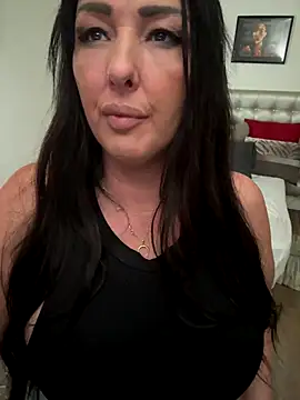 Snapshot of TiffanyRoxx chatting on 11/15/25, 01:18 TiffanyRoxx online show from 11/15/25, 01:18