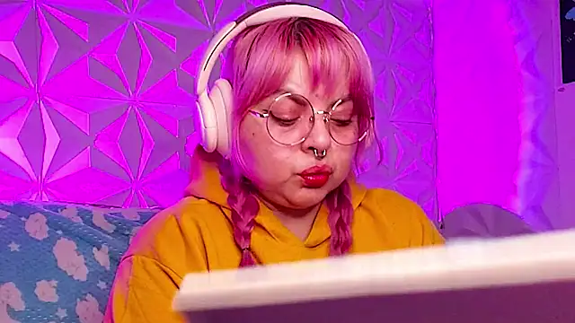 Satyn doll online show from 02/18/26, 12:39