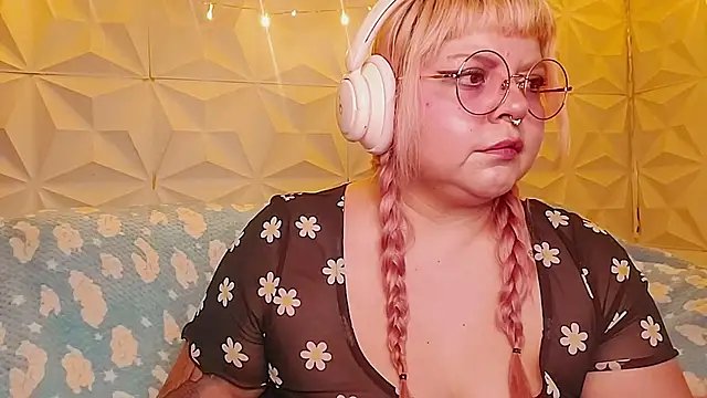 Satyn doll online show from 05/17/26, 12:30