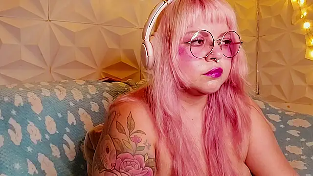 Snapshot of Satyn_doll chatting on 06/04/26, 01:11 Satyn doll online show from 06/04/26, 01:11
