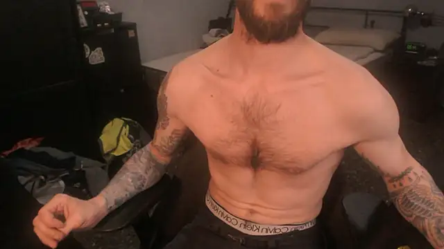 Snapshot of SexxxyLouis chatting on 03/03/26, 01:39 SexxxyLouis online show from 03/03/26, 01:39