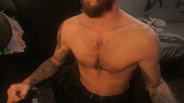 Snapshot of SexxxyLouis chatting on 03/24/26, 08:14 SexxxyLouis online show from 03/24/26, 08:14