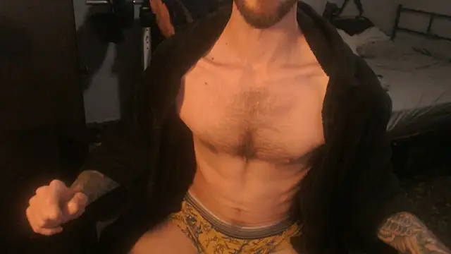Snapshot of SexxxyLouis chatting on 04/05/26, 09:39 SexxxyLouis online show from 04/05/26, 09:39