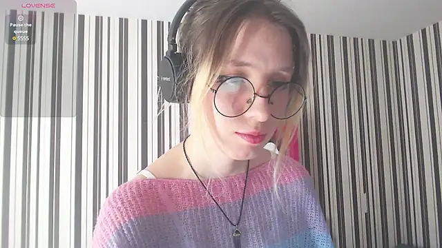  Hanna Moon  online show from 12/19/24, 08:23