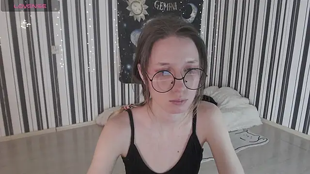  Hanna Moon  online show from 10/22/25, 10:15