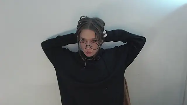  Hanna Moon  online show from 12/19/25, 12:12