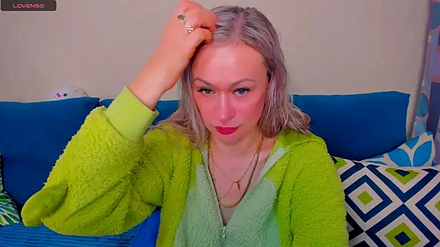 EllenMoore online show from 10/19/25, 03:07