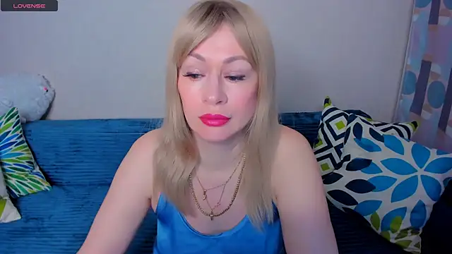 EllenMoore online show from 04/15/26, 03:13