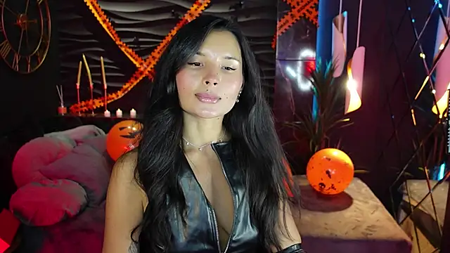 Snapshot of ErikaSoft chatting on 10/29/25, 01:35 ErikaSoft online show from 10/29/25, 01:35