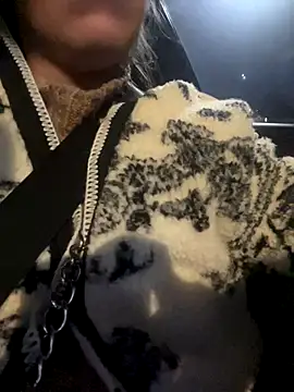 Snapshot of Elvira75 chatting on 12/14/25, 07:03 Elvira75 online show from 12/14/25, 07:03