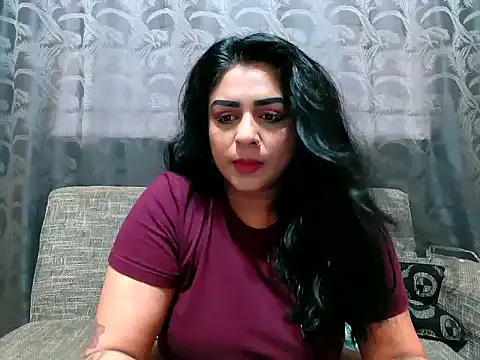 Snapshot of indianishkq7 chatting on 12/17/24, 11:39 indianishkq7 online show from 12/17/24, 11:39