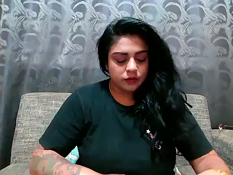 Snapshot of indianishkq7 chatting on 02/02/25, 02:13 indianishkq7 online show from 02/02/25, 02:13