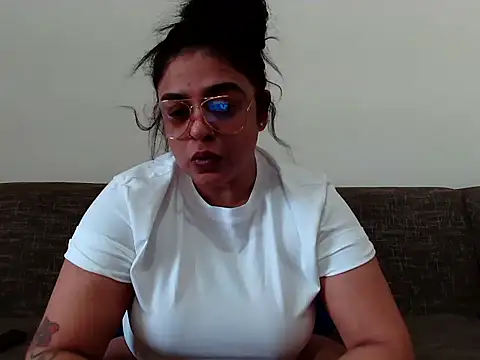 indianishkq7 online show from 12/17/25, 07:58