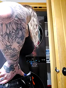 LilyOrion online show from 02/06/25, 07:18