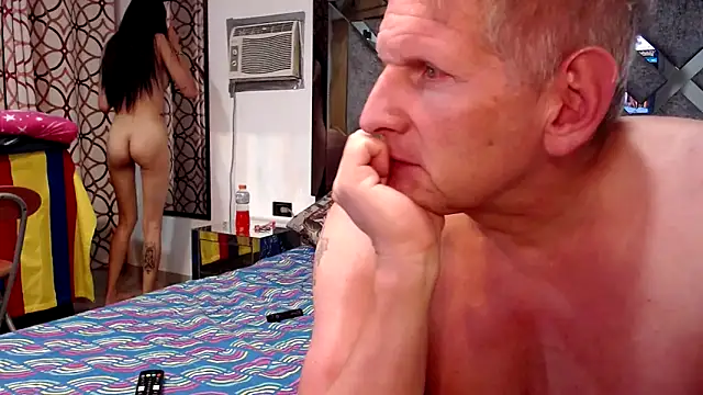 Snapshot of carlosbangsstar chatting on 11/03/25, 01:40 carlosbangsstar online show from 11/03/25, 01:40