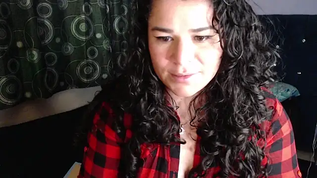 Snapshot of ANGELIQUE_KLANE chatting on 06/11/26, 12:32 ANGELIQUE KLANE online show from 06/11/26, 12:32