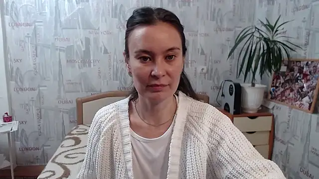 Snapshot of GinaQSoul chatting on 09/21/25, 10:28 GinaQSoul online show from 09/21/25, 10:28