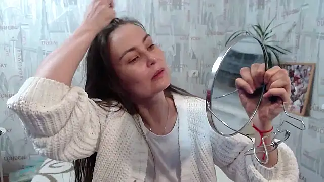 Snapshot of GinaQSoul chatting on 10/01/25, 11:05 GinaQSoul online show from 10/01/25, 11:05