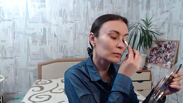 Snapshot of GinaQSoul chatting on 10/05/25, 10:35 GinaQSoul online show from 10/05/25, 10:35