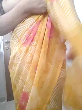 Snapshot of MumbaiMaskGirl chatting on 12/08/24, 11:24 MumbaiMaskGirl online show from 12/08/24, 11:24