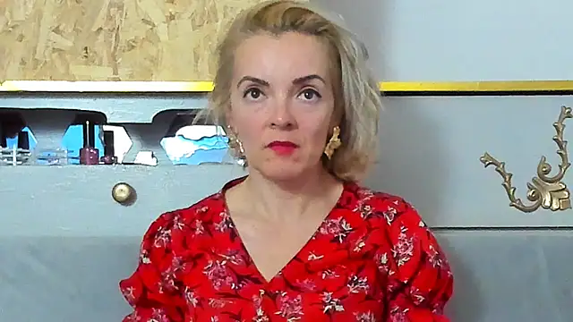 Snapshot of KateConner chatting on 11/12/25, 06:41 KateConner online show from 11/12/25, 06:41