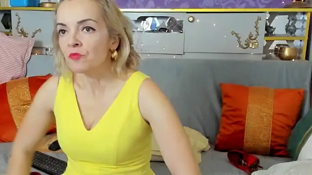 Snapshot of KateConner chatting on 12/21/25, 06:37 KateConner online show from 12/21/25, 06:37