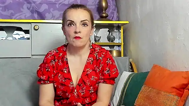 Snapshot of KateConner chatting on 04/06/26, 09:16 KateConner online show from 04/06/26, 09:16