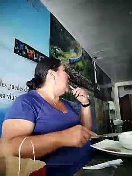 Snapshot of Brenda_Berck_ chatting on 04/14/26, 02:45 Brenda Berck online show from 04/14/26, 02:45