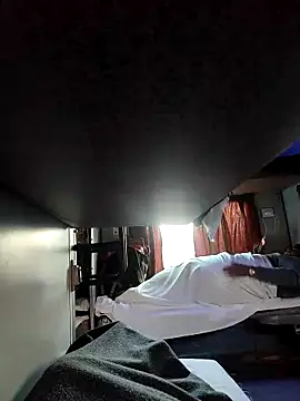 Snapshot of devil43521 chatting on 12/23/25, 01:47 devil43521 online show from 12/23/25, 01:47