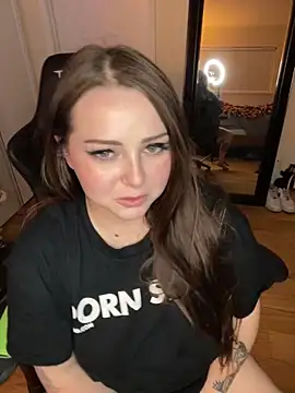 Kira tattoo online show from 02/12/25, 05:47