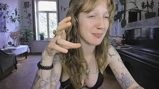 Snapshot of Miranda2_0 chatting on 10/07/25, 06:43 Miranda2 0 online show from 10/07/25, 06:43