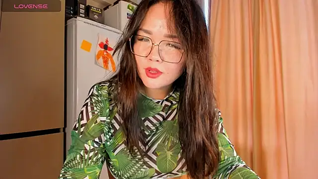 Snapshot of azure_moon2 chatting on 06/19/26, 09:35 azure moon2 online show from 06/19/26, 09:35