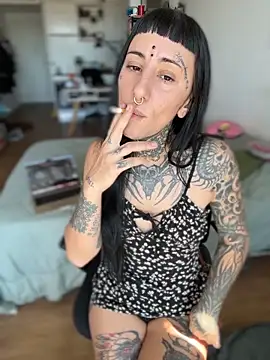 Snapshot of samisamsx chatting on 10/13/25, 05:13 samisamsx online show from 10/13/25, 05:13