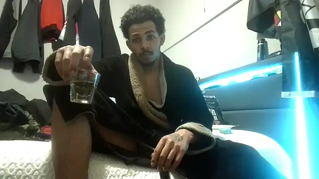 Snapshot of bigdickjojo69 chatting on 03/12/26, 01:23 bigdickjojo69 online show from 03/12/26, 01:23