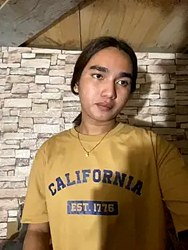 Snapshot of CasandraDiaz chatting on 11/08/25, 01:00 CasandraDiaz online show from 11/08/25, 01:00