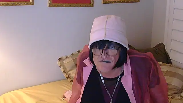 Snapshot of HelloKittyLapDog chatting on 05/06/26, 03:46 HelloKittyLapDog online show from 05/06/26, 03:46
