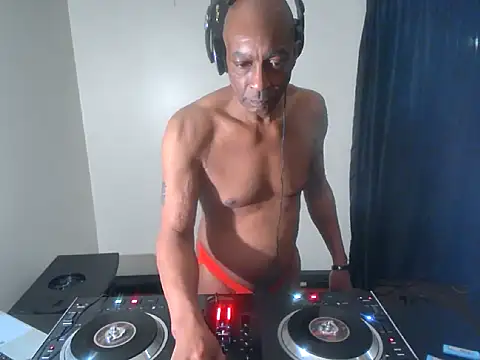 longdick4you8686 online show from 02/23/25, 02:07