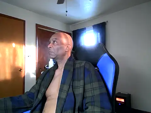 longdick4you8686 online show from 03/10/25, 12:37